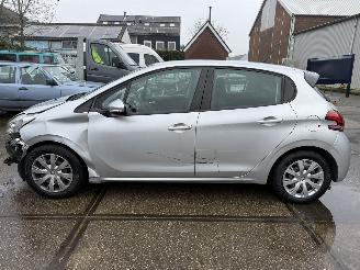 Peugeot 208 1.2 PureTech Automaat picture 5
