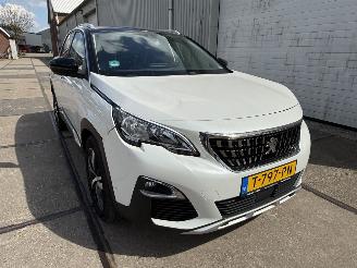 Coche accidentado Peugeot 3008 1.2 PT Allure 2018/11