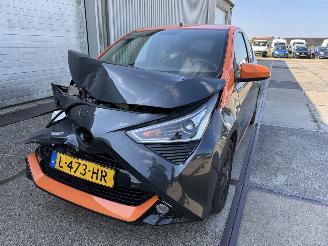 krockskadad bil auto Toyota Aygo 1.0 VVT-i JBL 2021/6