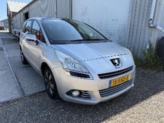 damaged passenger cars Peugeot 5008 1.6 THP Family 2011/11