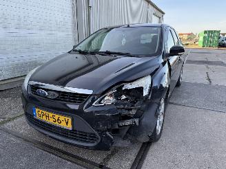 Damaged car Ford Focus 1.6 TDCi Limited 2010/12