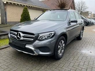 damaged passenger cars Mercedes GLC 250 4MATIC PANO NAVI PDC 2018/11