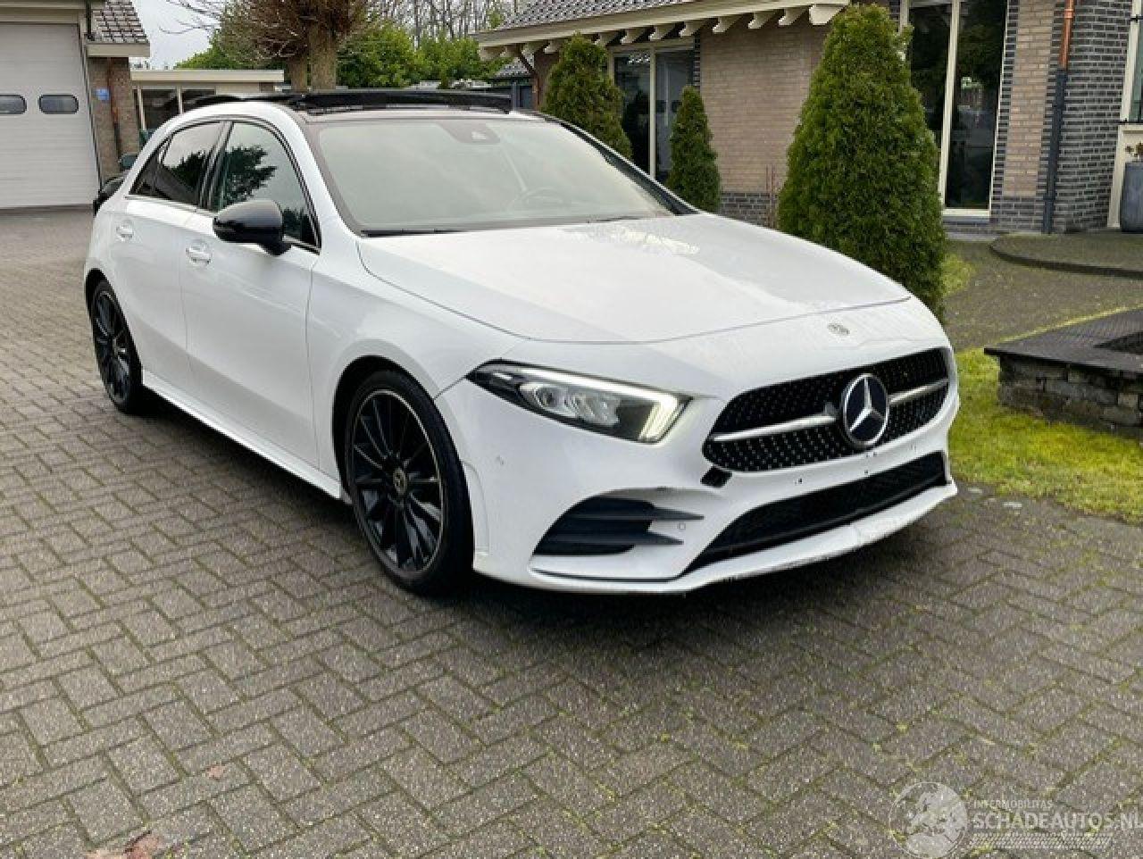 Mercedes A-klasse 180 d AMG LINE PANORAMADAK NAVI CAMERA LED