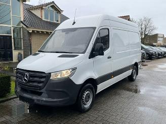 skadebil bedrijf Mercedes Sprinter 314 CDI L2H2 EURO 6 AIRCO NAVI CAMERA 2019/2