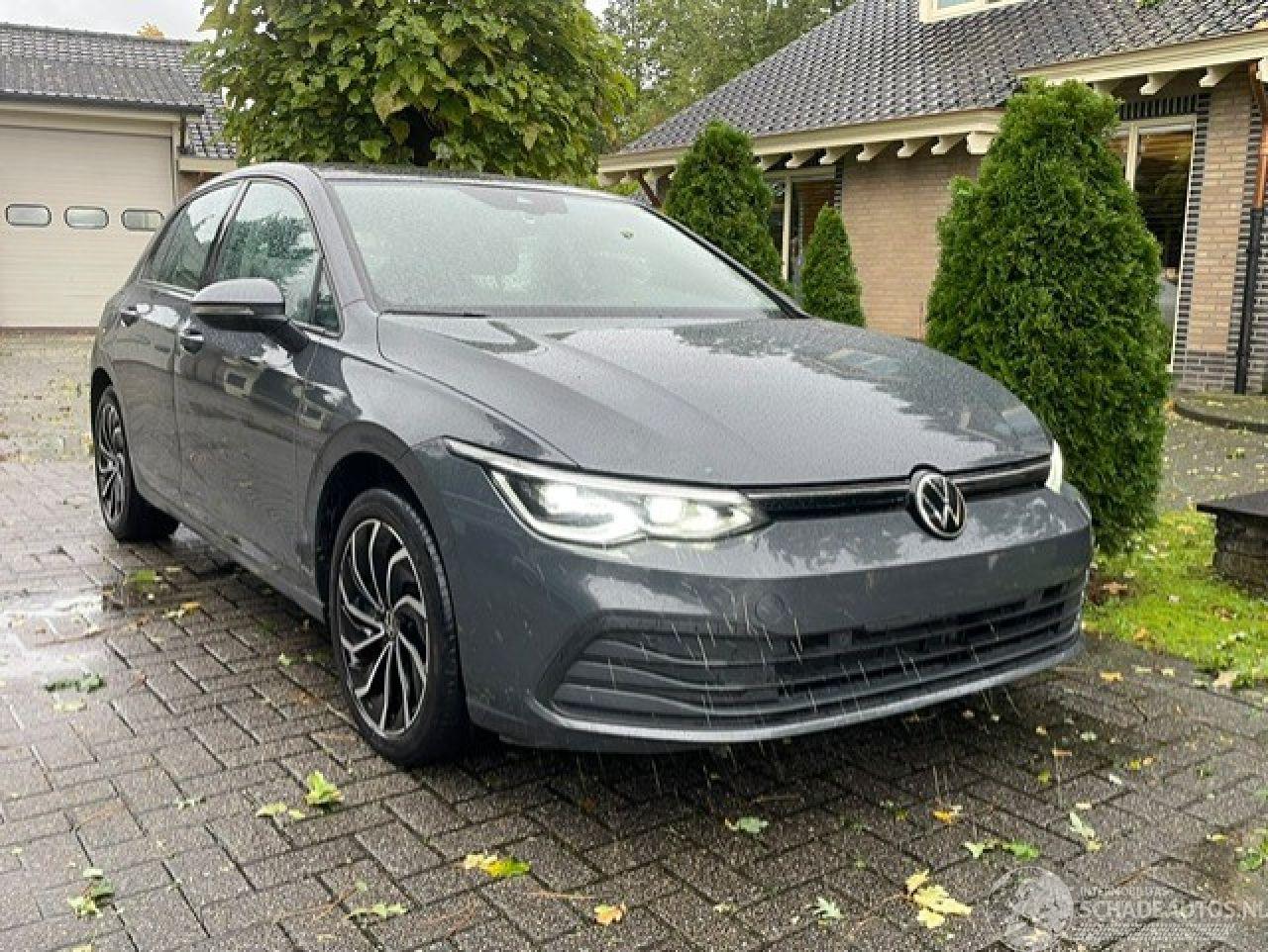 Volkswagen Golf VIII 1.5 eTSI PANO NAVI CAMERA