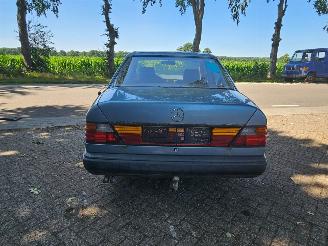 Mercedes 200-280 260 E W124 picture 2