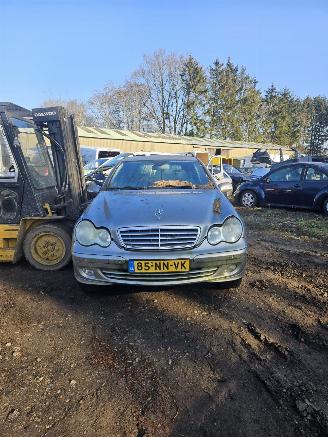 Vrakbiler auto Mercedes C-klasse C 200 CDI COMBI 2003/12