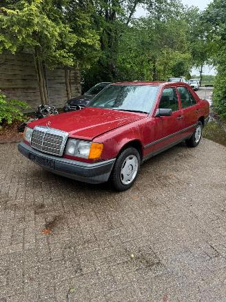 Mercedes 200-serie 230 E picture 8