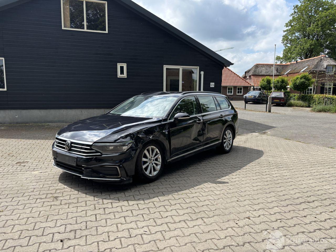 Volkswagen Passat GTE HYBRIDE AUTOMAAT NAVI CLIMA CAMERA PDC B.J 2022