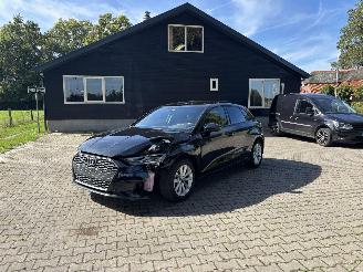 krockskadad bil auto Audi A3 PANO 30 TFSI NAVI CLIMA LEER LED B.J 2024 2024/4