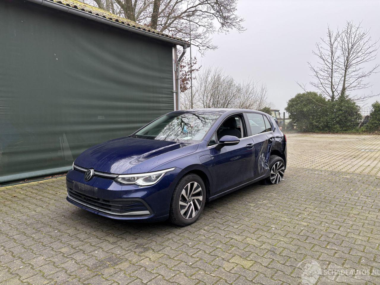 Volkswagen e-Golf HYBRIDE PLUG IN AUTOMAAT NAVI CLIMA CAMERA VIRT DASH LED B.J 2023
