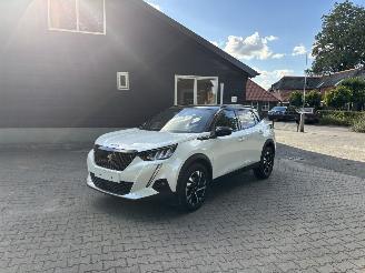 Schadeauto Peugeot 2008 GT LINE AUTOMAAT 130 PK NAVI CLIMA CAMERA VIRT DASH LED LEER B.J 2022 2022/4