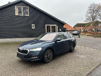 Damaged car Skoda Octavia ETSI AUTOMAAT VIRTUEEL DASH NAVI CLIMA CAMERA B.J 11-2024 2024/11