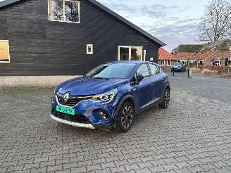 damaged passenger cars Renault Captur TECHNO SPORT NAVI CLIMA LED CAMERA CRUISE VIRT DASH B.J 09-2023 2023/9