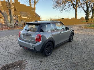 Mini One 1.5 EDITION CLIMA ABS PDC B.J 11-2018 SCHROEFSCHADE picture 2