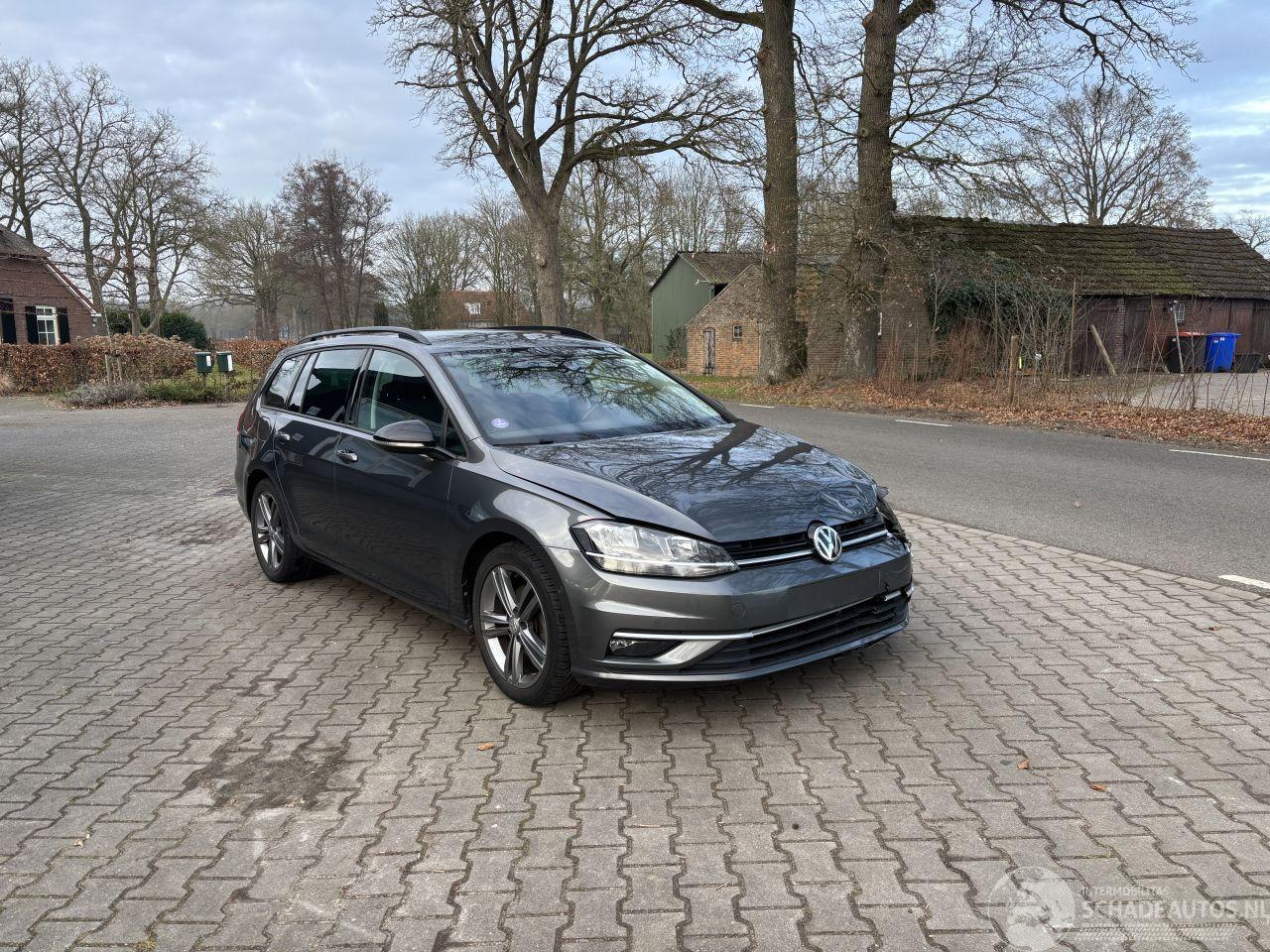 Volkswagen Golf VARIANT TSI 115 PK NAVI CLIMA CAMERA CRUISE B.J 2020 SCHROEFSCHADE