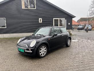 krockskadad bil auto Mini  Pano Airco APK maart 2027 geen schade 2003/5