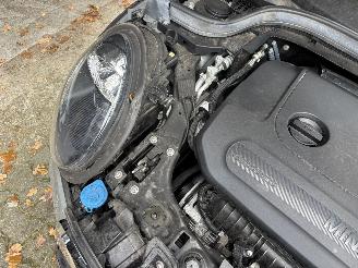 Mini One 1.5 EDITION SPORT CLIMA ABS PDC B.J 11-2018 SCHROEFSCHADE picture 15