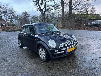 Mini One 1.6 EDITION PANO AIRCO B.J 2003 geen schade APK t/m Maart 2027 !!!! picture 3