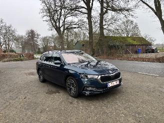 Skoda Octavia AUTOMAAT HYBRIDE NAVI CLIMA VIRT DASH CAMERA TREKHAAK LED B.J 12-2024 picture 4