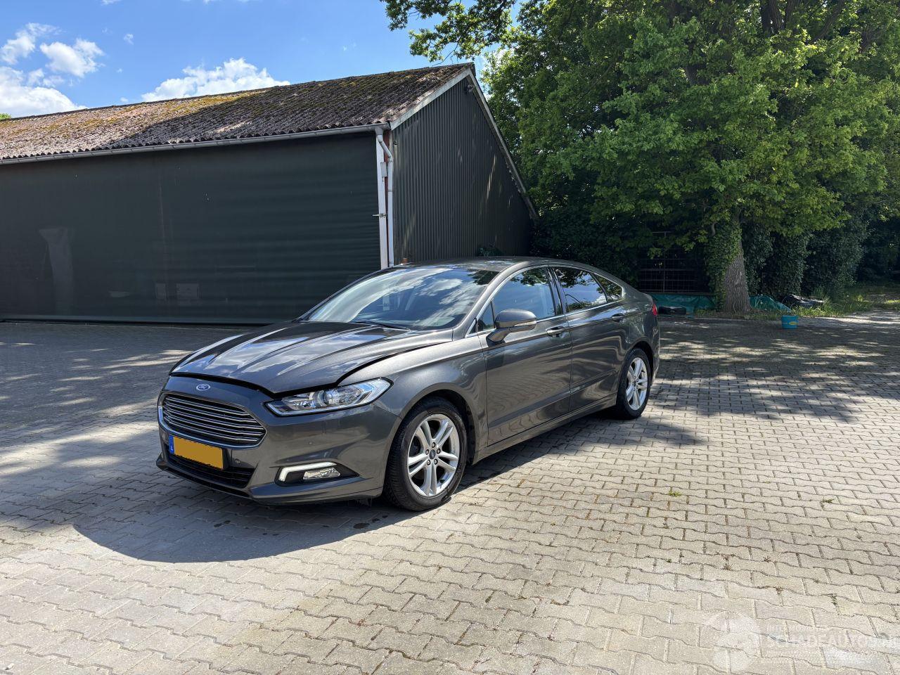 Ford Mondeo 1.5 AUTOMAAT NAVI CLIMA LED TREKHAAK B.J 2018 MOTORSCHADE MOTOR