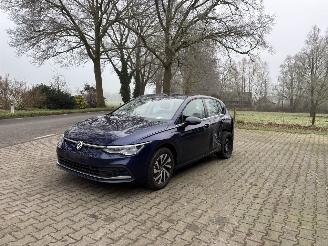 Damaged car Volkswagen Golf 8 GTE PLUG IN HYBRIDE AUTOMAAT STYLE NAVI CLIMA CAMERA LED B.J 2023 2023/10