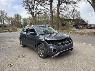 Voiture accidenté Volkswagen T-Cross TSI 110 PK STYLE NAVI CLIMA CAMERA VIRT DASH B.J 09-2022 2022/9