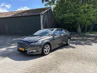 Damaged car Ford Mondeo 1.5 AUTOMAAT NAVI CLIMA LED TREKHAAK B.J 2018 MOTORSCHADE MOTOR LOOPT 2018/10
