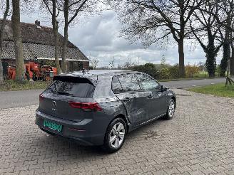 Vaurioauto  passenger cars Volkswagen Golf 8 TSI 110 PK NAVI CLIMA VIRT DASH PDC CRUISE B.J 10-2020 2020/10