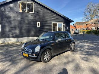Damaged car Mini Mini ONE 1.6 PANORAMADAK B.J 2003 geen schade 2003/5