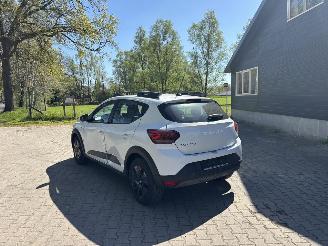 Dacia Sandero STEPWAY TCE 90 EDITION AIRCO CAMERA APP B.J 2025. plaatschade picture 2