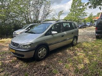 Auto incidentate Opel Zafira 2.0 DIESEL 7 PERSOONS B.J 2000  kenteken is afgemeld (voor loop of sloop) 2000/2