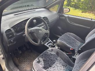 Opel Zafira 2.0 DIESEL 7 PERSOONS B.J 2000  voor loop of sloop picture 7