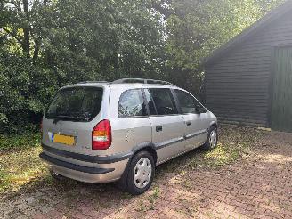 Schadeauto Opel  A DIESEL 2.0 DLT COMFORT 7 PERSONEN B.J 2000 Sloop 2000/2
