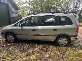 Opel Zafira 2.0 DIESEL COMFORT 7 PERSOONS B.J 2000 picture 4