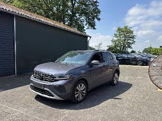 Unfallwagen Volkswagen T-Cross TSI 116 PK AUTOMAAT NAVI CLIMA CAMERA LED B.J 06-2024 FACELIFT 2024/6