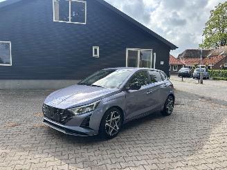 krockskadad bil auto Hyundai I-20 AUTOMAAT 100 PK  PREMIUM SPORT BOSE NAVI CLIMA CAMERA LED B.J 12-2024 2024/12
