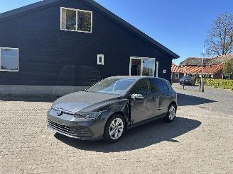 Voiture accidenté Volkswagen Golf 8 TSI 110 PK NAVI CLIMA CAMERA LED PDC PRIVACY GLASS B.J 04-2023 2023/4