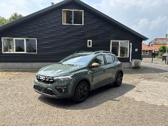 Vaurioauto  passenger cars Dacia Sandero STEPWAY 110 PK EXTREEM NAVI CLIMA CAMERA LED B.J 2024 FACELIFT 2024/2