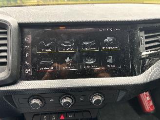 Audi A1 TFSI  VIRT DASH AIRCO PDC B.J 2023 LICHTE SCHADE picture 17