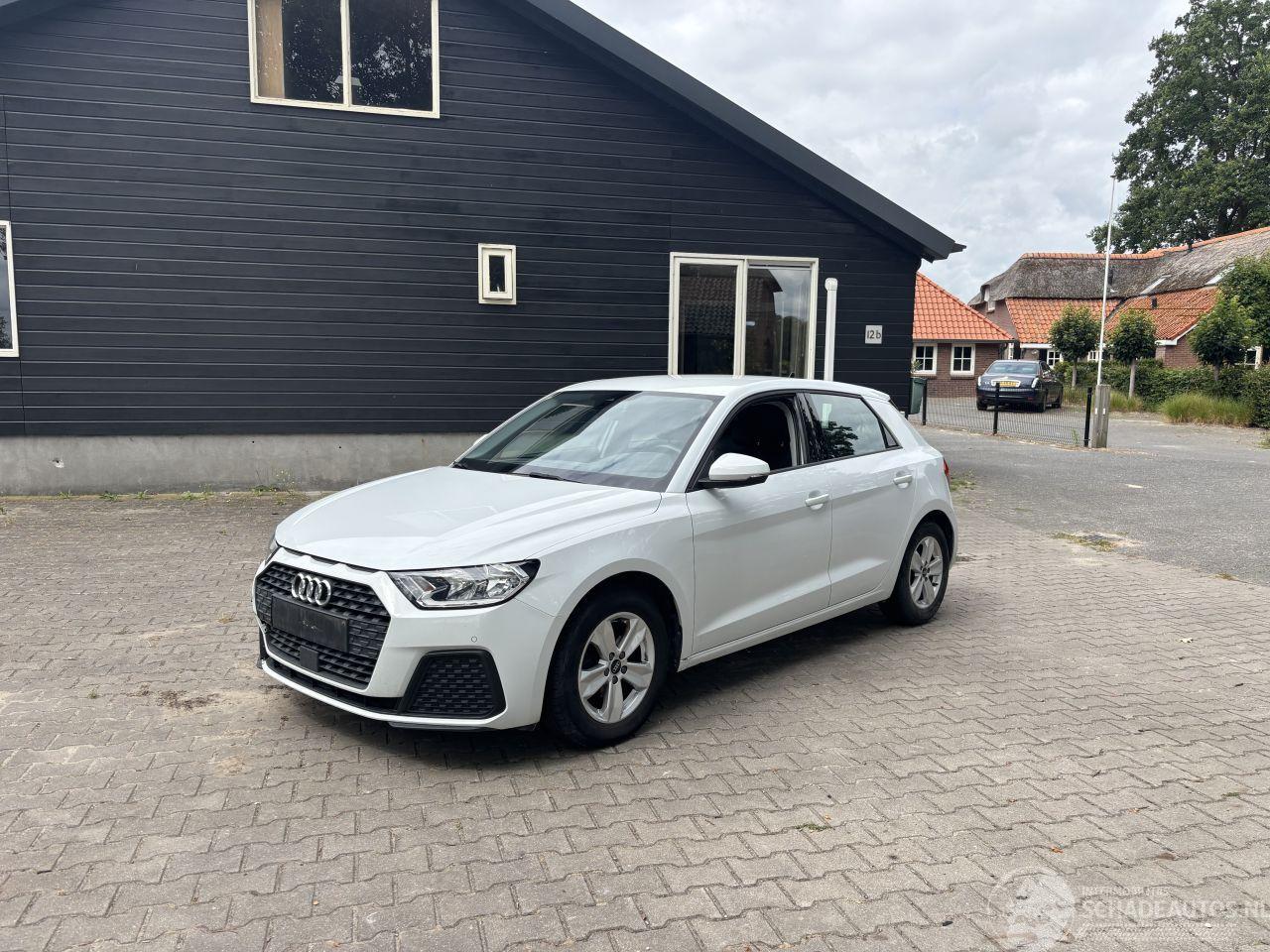 Audi A1 TFSI  VIRT DASH AIRCO PDC B.J 2023 LICHTE SCHADE