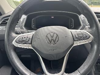 Volkswagen Tiguan TIGUAN AUTOMAAT 150 PK NAVI CLIMA CAMERA VIR DASHBOARD LED TREKHAAK B.J 2024 picture 11