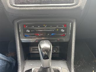 Volkswagen Tiguan TIGUAN AUTOMAAT 150 PK NAVI CLIMA CAMERA VIR DASHBOARD LED TREKHAAK B.J 2024 picture 18