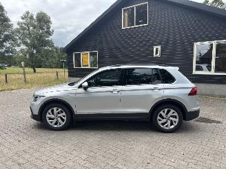 Volkswagen Tiguan TIGUAN AUTOMAAT 150 PK NAVI CLIMA CAMERA VIR DASHBOARD LED TREKHAAK B.J 2024 picture 5
