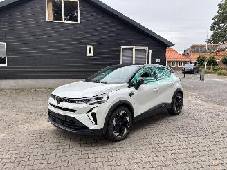 Schadeauto Renault Captur 6 E TECH HYBRIDE AUTOMAAT NAVI CLIMA CAMERA B.J 10-2025 NEW MODEL 2025/10