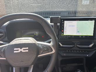 Dacia Duster AUTOMAAT 1.6 HYBRIDE NAVI CLIMA CAMERA PDC LED B.J 12-2024 picture 13