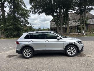 Volkswagen Tiguan AUTOMAAT 150 PK NAVI CLIMA CAMERA VIR DASHBOARD LED TREKHAAK B.J 2024 picture 6