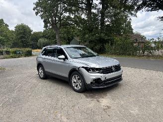 Volkswagen Tiguan AUTOMAAT 150 PK NAVI CLIMA CAMERA VIR DASHBOARD LED TREKHAAK B.J 2024 picture 3