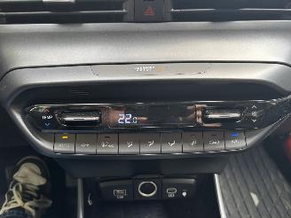 Hyundai I-20 AUTOMAAT 100 PK PREMIUM SPORT BOSE NAVI CLIMA CAMERA LED B.J 12-2024 picture 17
