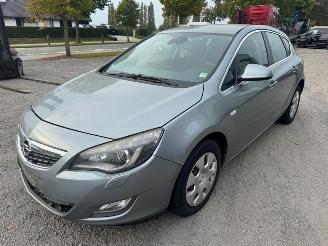 uszkodzony samochody osobowe Opel Astra  2012/7